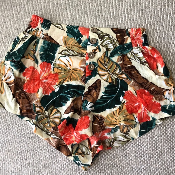 Ripcurl tropics shorts - Picture 1 of 2